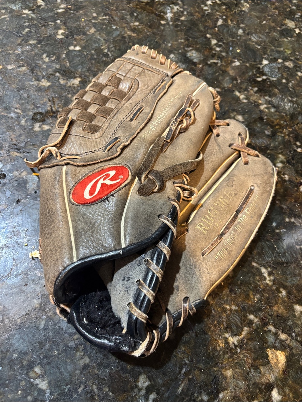 Rawlings 12.5” baseball glove